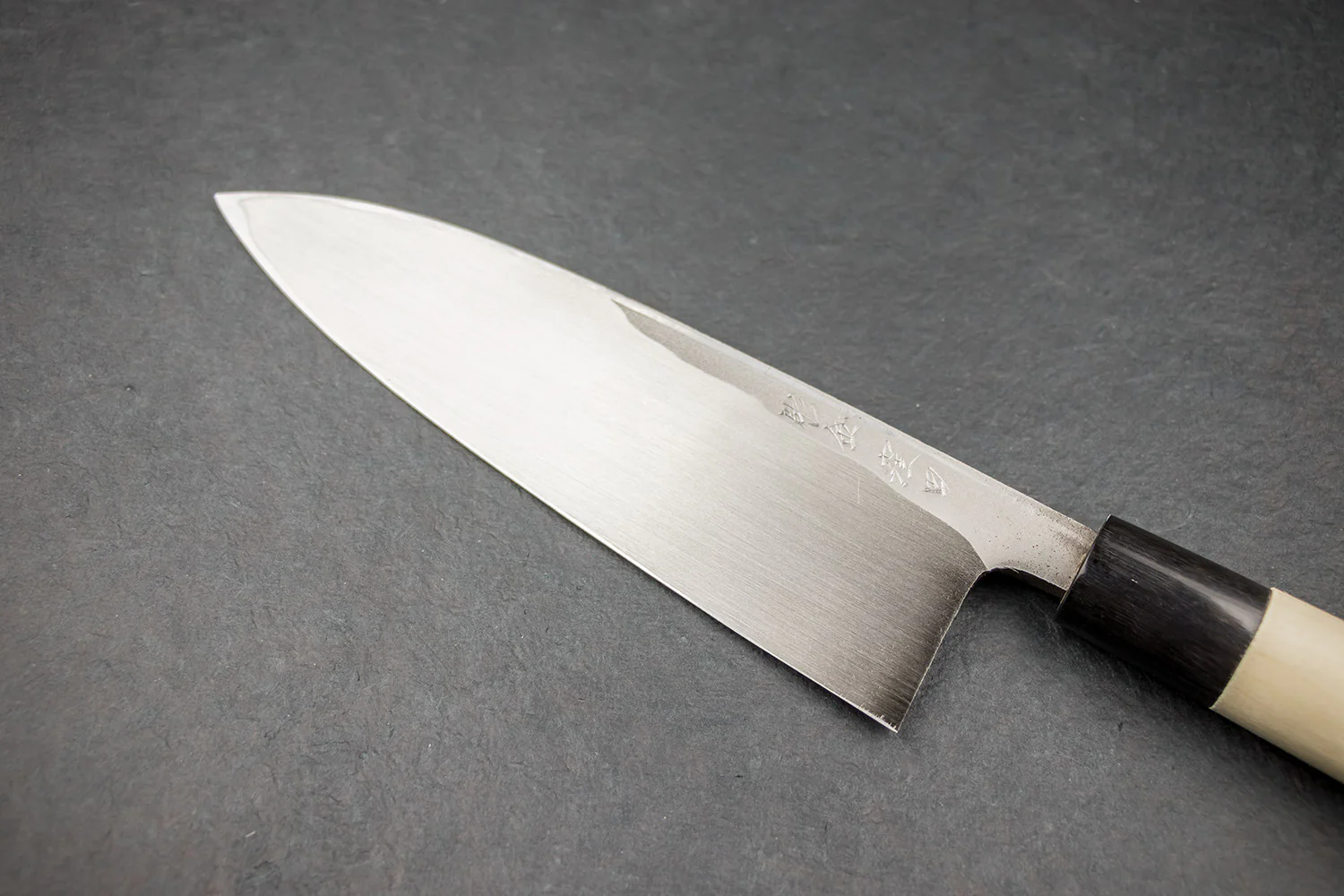 Sakai Takayuki Michiko Special Engraved Kurouchi Deba 210mm "Dragon" - Image 3