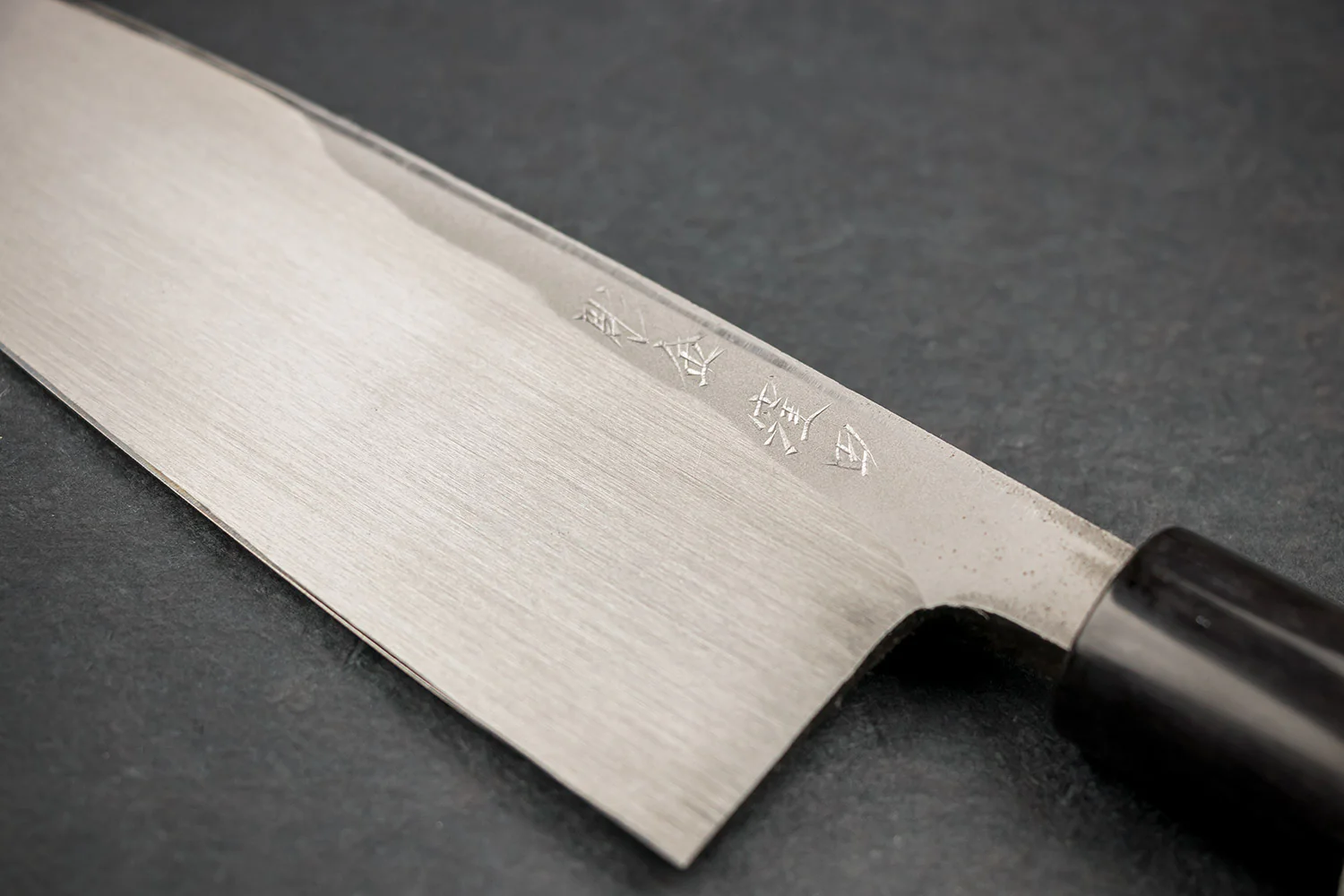 Sakai Takayuki Michiko Special Engraved Kurouchi Deba 210mm "Dragon" - Image 5