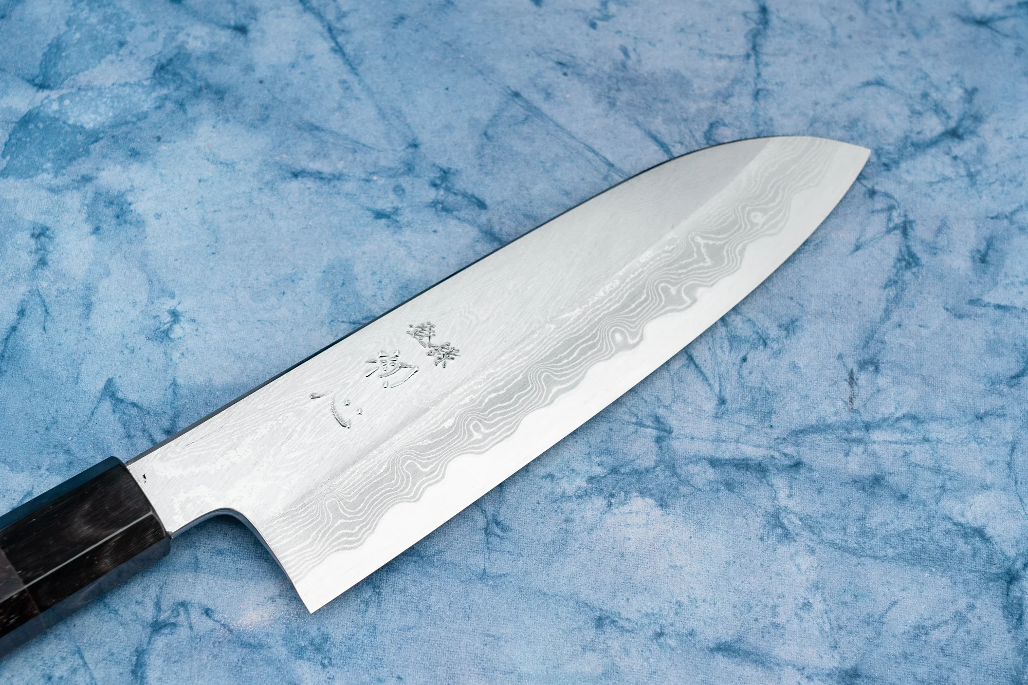 Satoshi Nakagawa Hatsukokoro Aoichi Damascus Shinogi Santoku 180mm - Image 2