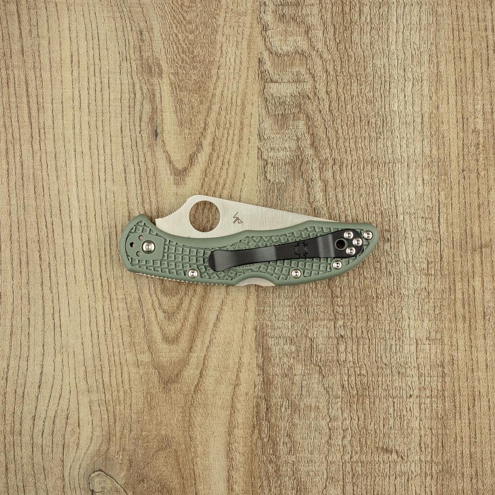 Spyderco Delica 4 Lightweight Foliage Green Folding Knife - Image 2