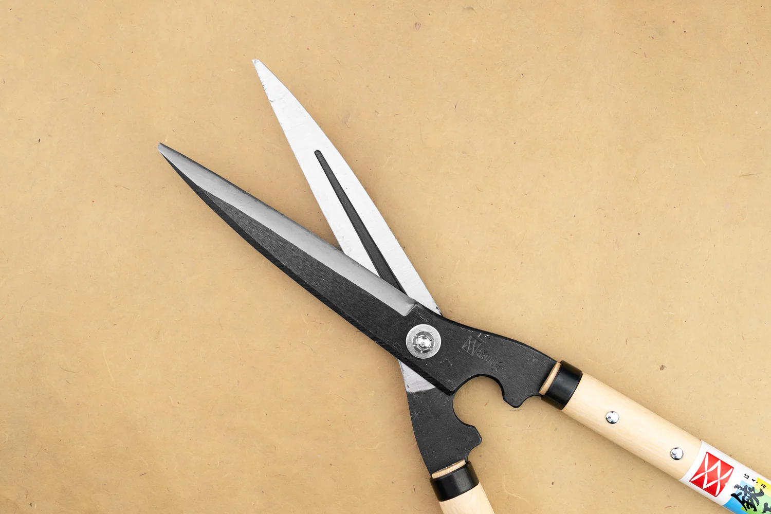 Yoshioka Shirogami Hedge Shears - Image 2